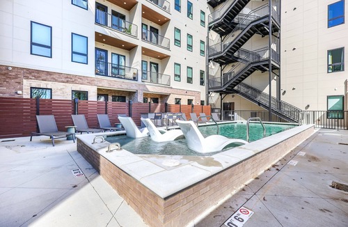 Edgehill Condo | Music Row Bungalow-Pool-Free parking-Rooftop-Near Gulch, Vanderbilt & Broadway