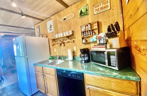 Rileyville Cabin | Mystic Mountain-Secluded Log Cabin with Amazing Views and Inviting Hot Tub