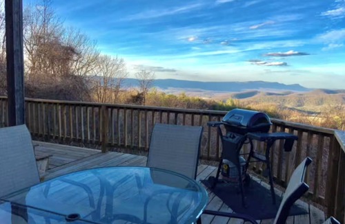 Rileyville Cabin | Mystic Mountain-Secluded Log Cabin with Amazing Views and Inviting Hot Tub