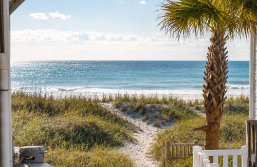 Long Beach House | Nauti Dreamz – 4BR Family Beach Retreat, Steps from Oak Island Shore!