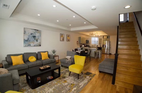 Le Droit Park House | Near Downtown Large 3 bdm apt 2 balconies parking