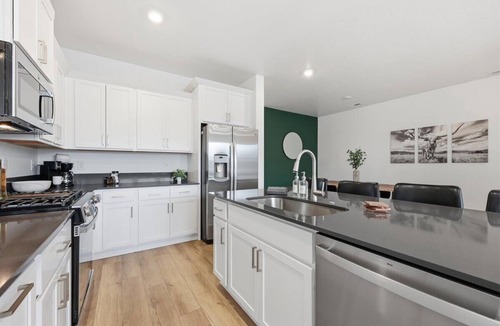 Eagle House | Near Eagle Island | Pool | 2 King Beds | Parking | Smart TV