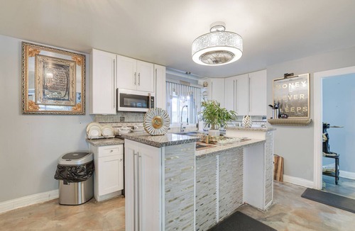 Ashburn House | Near Parks & Eats! Elegant Southwest Chicago Home