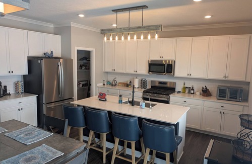 Westfield House | Neat Retreat II: 2 En-Suites, 3 Kings, Grand Park!