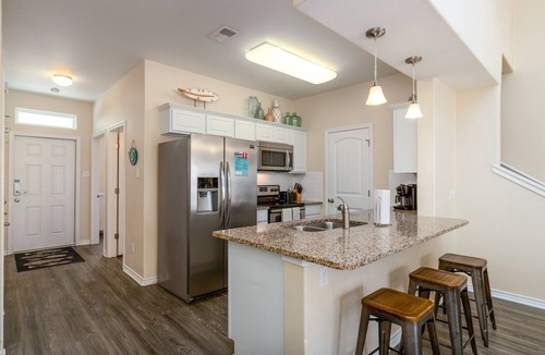 Corpus Christi House | Nemo Cay D150: Poolside Pet-Friendly Getaway