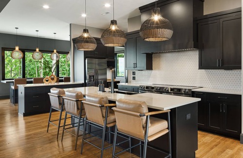 Tuxedo House | New 5-bedroom modern mountaintop home next to apple orchard near Hendersonville,
