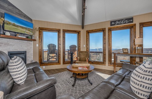 Banner Elk Ski Chalet | New AC! Best Location! SLOPESIDE! Mountain View’s! Walk to Restaurants!