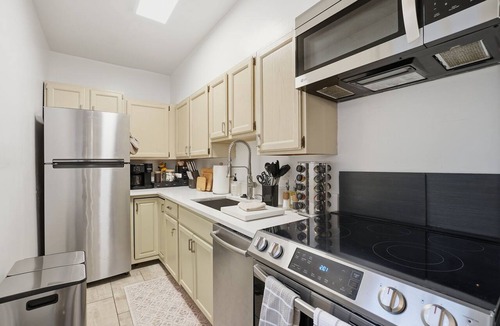 Shaw House | NEW! Charming 3BR/BA home, Private Prkng or Patio, Near Convention Center, Metro