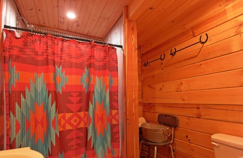 Jamestown Cabin | New Cozy Cabin In The Woods