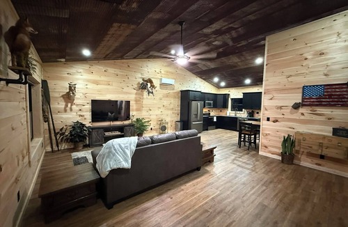 Leitchfield House | New Cozy Country barndominium located in Leitchfield, KY.
