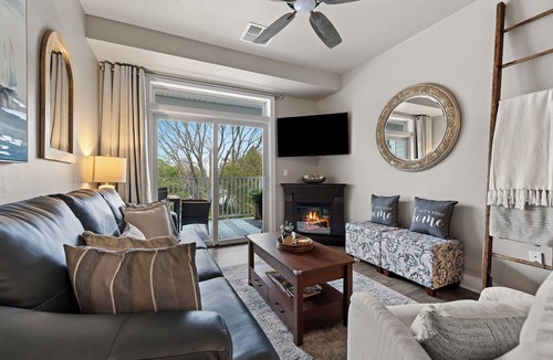Egg Harbor House | New Egg Harbor Condo Steps to Shipwrecked, Marina & Beach 2 King Suites