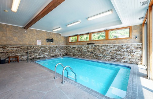 McHenry House | New! Elegant Lakefront Lodge w/Indoor Pool