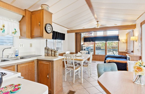 New London House | NEW! Lakefront Retreat in Badin Shores Resort