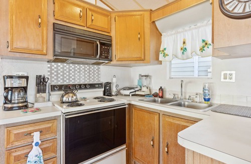 New London House | NEW! Lakefront Retreat in Badin Shores Resort