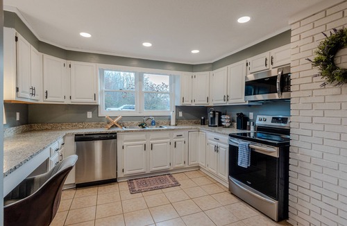 Mills River House | New Listing! Boylston Bungalow