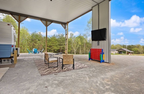 Burkesville House | NEW listing!~Lady May~<4 miles lake/golf DHL state park. Glamping on Dale Hollow