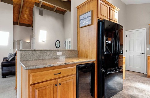 Three Rivers House | NEW LISTING Riverfront Retreat Peaceful Luxury on the Deschutes River
