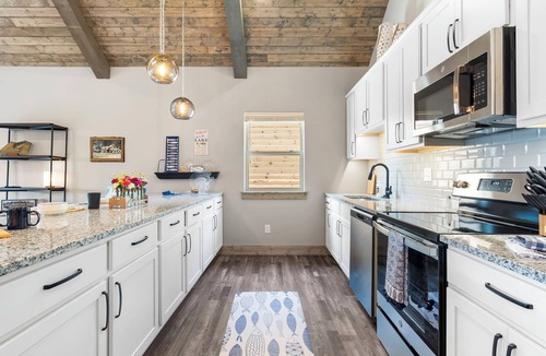 Branson Theater District House | New Log Cabin with Ozark Views, Free Daily Local Attraction Tickets & Community Amenities