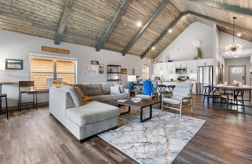 Branson Theater District House | New Log Cabin with Ozark Views, Free Daily Local Attraction Tickets & Community Amenities