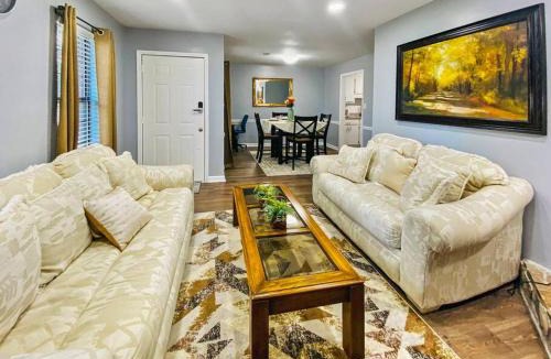 Evans House | NEW! Luxe Cottage with Big Backyard 10 Mi to Augusta