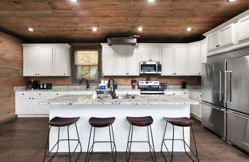Sevierville Cabin | New! Luxe Pool Cabin w/MTN Views*Hot Tub*Fire pit