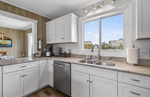 Sandbridge House | New! Luxe Sandbridge Beach, Pool, Hot Tub
