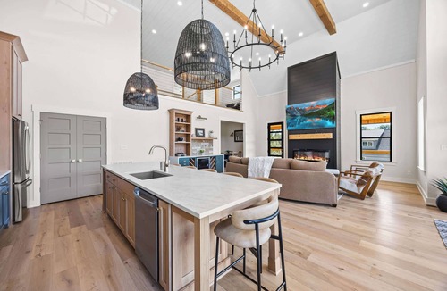 Clarkson House | New luxury home near Nolin Lake and Mammoth Cave!