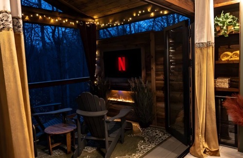 Wellington Cabin | New Romantic Adults Only Covered Hot Tub w/TV & FP