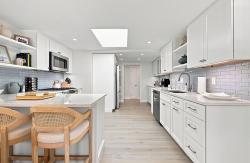 North Chatham House | NEW! Spacious, Deck, Ping Pong, Foosball & Firepit - Luxurious Chatham Vacation!