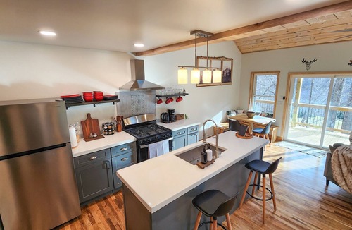 Waynesville Cabin | New stunning Maple Cabin in the NC mountains close to many attractions !