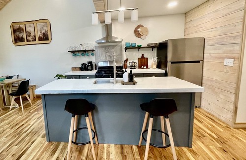 Waynesville Cabin | New Stunning Mountain Retreat with hot tub close to many exciting attractions !