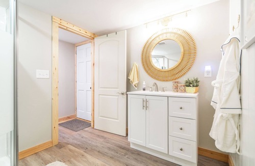 Supply House | NEW-The Beach Haus- Luxe Cottage, professionally designed w/WiFi, linens incl.