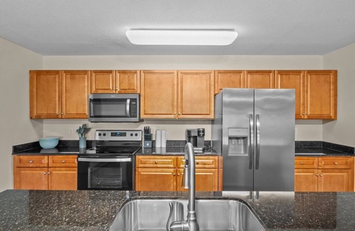 Seneca Condo | NEWLY FURNISHED 4BR/4BA condo 8 mins from Memorial Stadium 15 mins from Clemson!