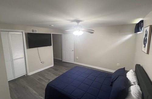 Waldorf House | Newly Remodeled Basement Apt w/ Wi-Fi, free parking & self check-in