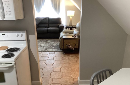 Fort Payne Apartment | Newly remodeled, quiet, king bed, full kitchen, internet, near Fort Payne.