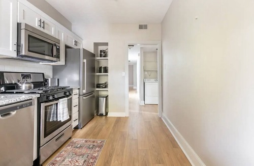 Downtown Apartment | Newly Renovated 2BR Apartment w/Free Parking in Downtown