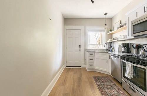 Downtown Apartment | Newly Renovated 2BR Apartment w/Free Parking in Downtown