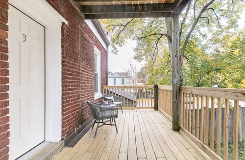Downtown Apartment | Newly Renovated 2BR Apartment w/Free Parking in Downtown