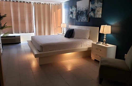 Myrtle Beach House | Newly Renovated Beachfront Studio Sun N Sand 1014