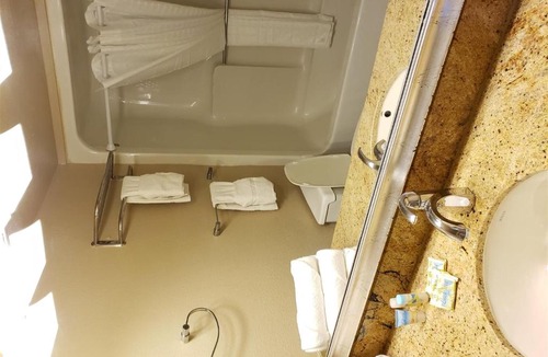 Myrtle Beach House | Newly Renovated Beachfront Studio Sun N Sand 1014