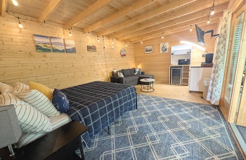 Coalmont Cabin | Newly Renovated Cabin On 18 Acres Near State Parks, Trails, and Waterfalls