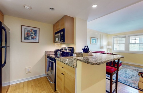 Downtown Asheville Condo | Newly renovated condo with a washer/dryer, and AC - in a great central location