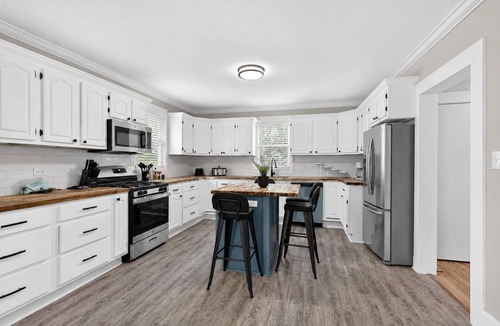 Salisbury House | Newly Renovated Furnished Home | Ideal for Corporate & Insurance Housing