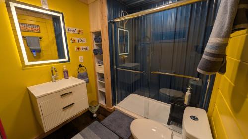 Coalmont House | Newly Renovated Scandinavian Cabin - State Parks, Waterfalls, Hiking Trails, Near The Caverns