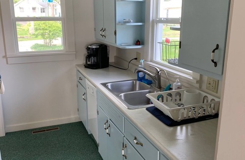 North Webster House | Nicely Appointed, Comfy Cottage ON THE LAKE with Awesome Views - Sleeps 10