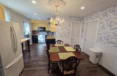 Bridgeport Apartment | No I-65 summer closure hassle! 2-bedroom Louisville apartment