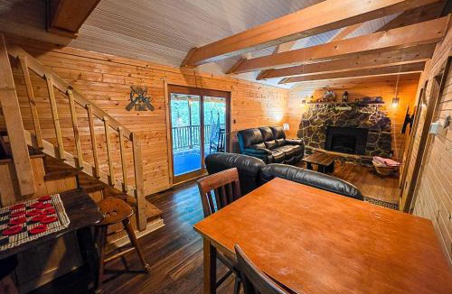 Jamestown House | No Wake Zone-access to EObey River & Dale Hollow!