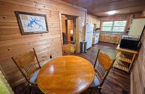 Jamestown House | No Wake Zone-access to EObey River & Dale Hollow!