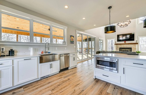 Clarkson House | Nolin Lake Family Retreat: Deck, Fire Pit & Games!