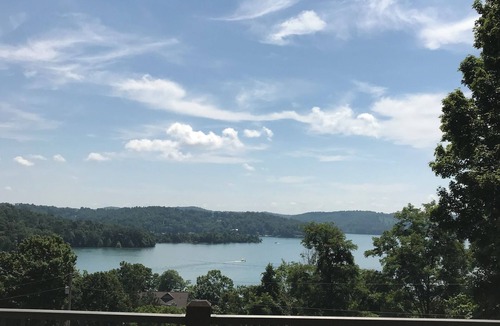 La Follette House | NORRIS LAKE FRONT RENTALS: SHANGHAI LAKE VIEW PARADISE WITH DOCK SLIPS & VIEWS